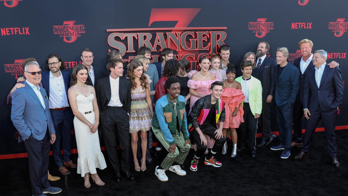 Foto de archivo del elenco de Stranger Things.