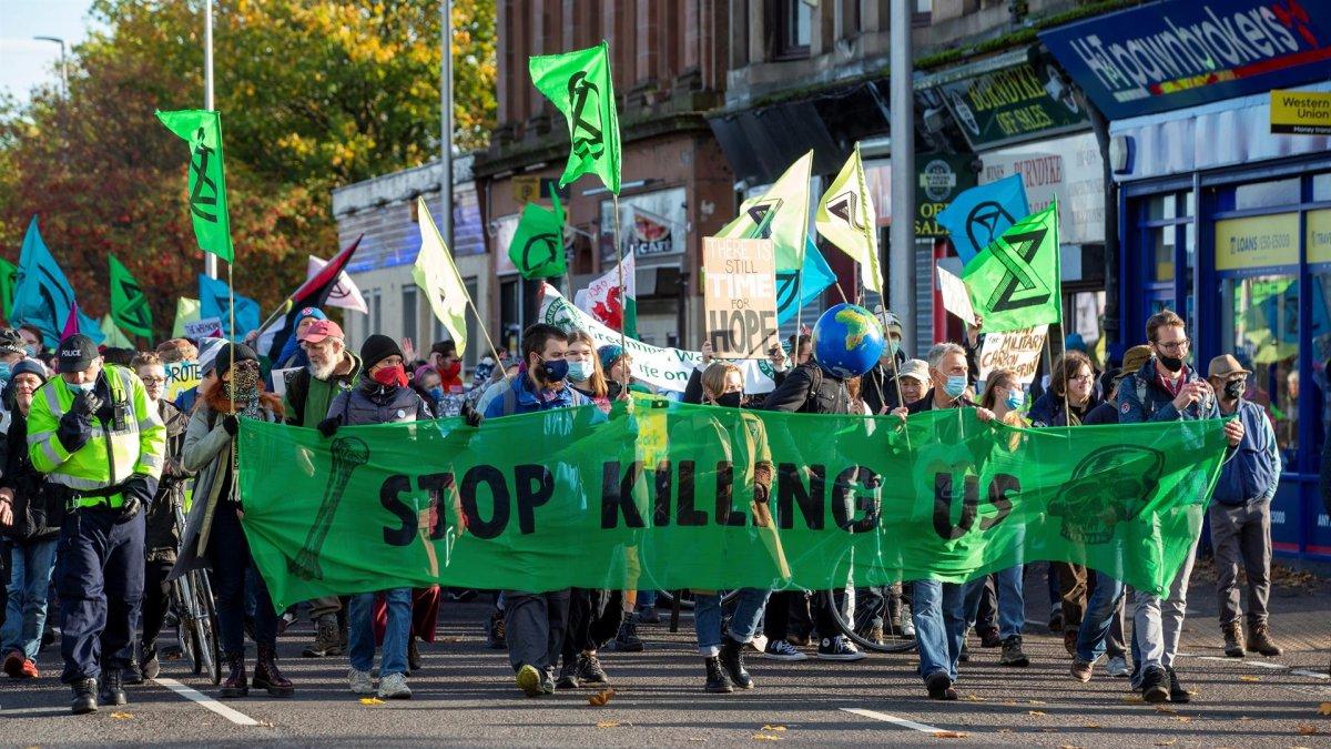 Manifestación de activistas de Extinction Rebellion (ER) este jueves en Glasgow con motivo de la COP26.