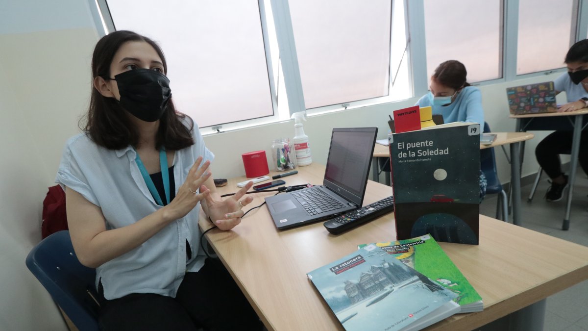 Profesional. Fabiana Trujillo tiene una licenciatura en Comunicación Social con mención en Literatura, pero actualmente  da clases en un colegio.