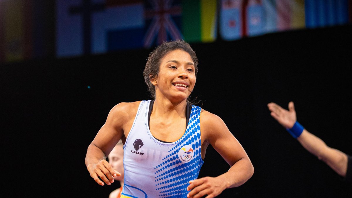 Lucía Yépez muestra su alegría luego de lograr el cetro mundial.