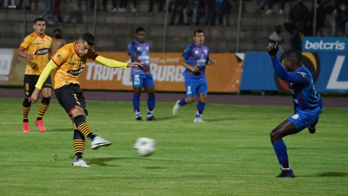 Un gol de tiro libre puso a ganar a los amarillos