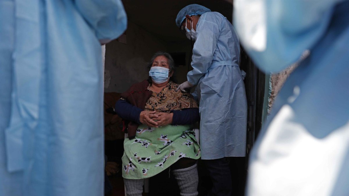 Según las últimas cifras oficiales, más de 20 millones de personas han recibido la primera dosis de alguna de las vacunas que se aplican en el país y 15,8 millones ya cuentan con las dos dosis requeridas.