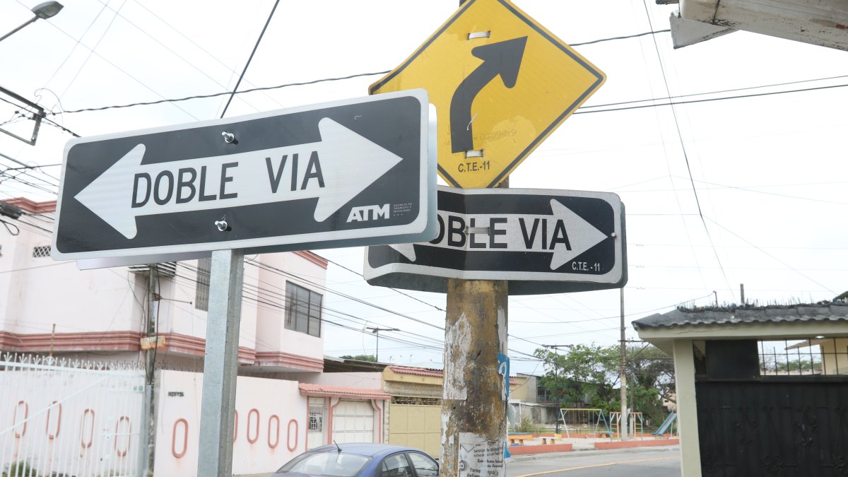 Escenario. Los ‘doble vía’ que se repiten en las esquinas