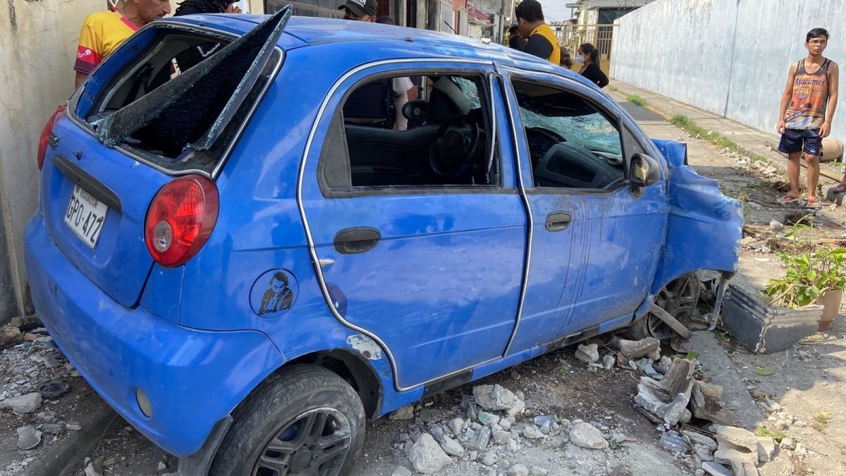 Por escapar de los delincuentes, estrelló su vehículo y falleció en el acto.