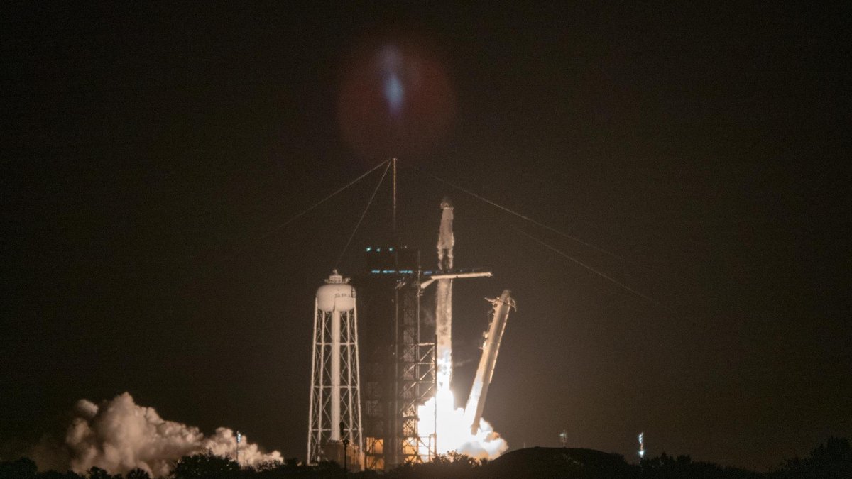 La misión SpaceX Crew-2 despega desde el Centro Espacial Kennedy de la NASA en Florida (EE.UU.), en una fotografía de archivo.