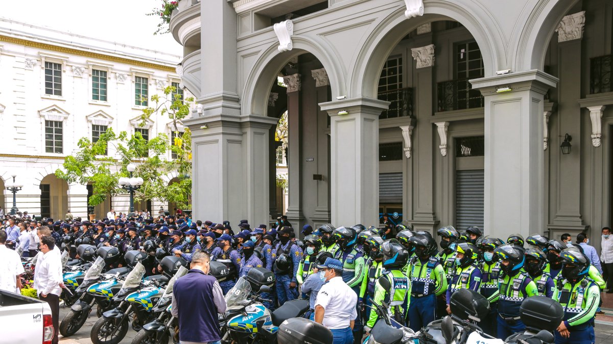 El personal de la ATM y metropolitanos que se van a sumar a los operativos por la inseguridad en Guayaquil.