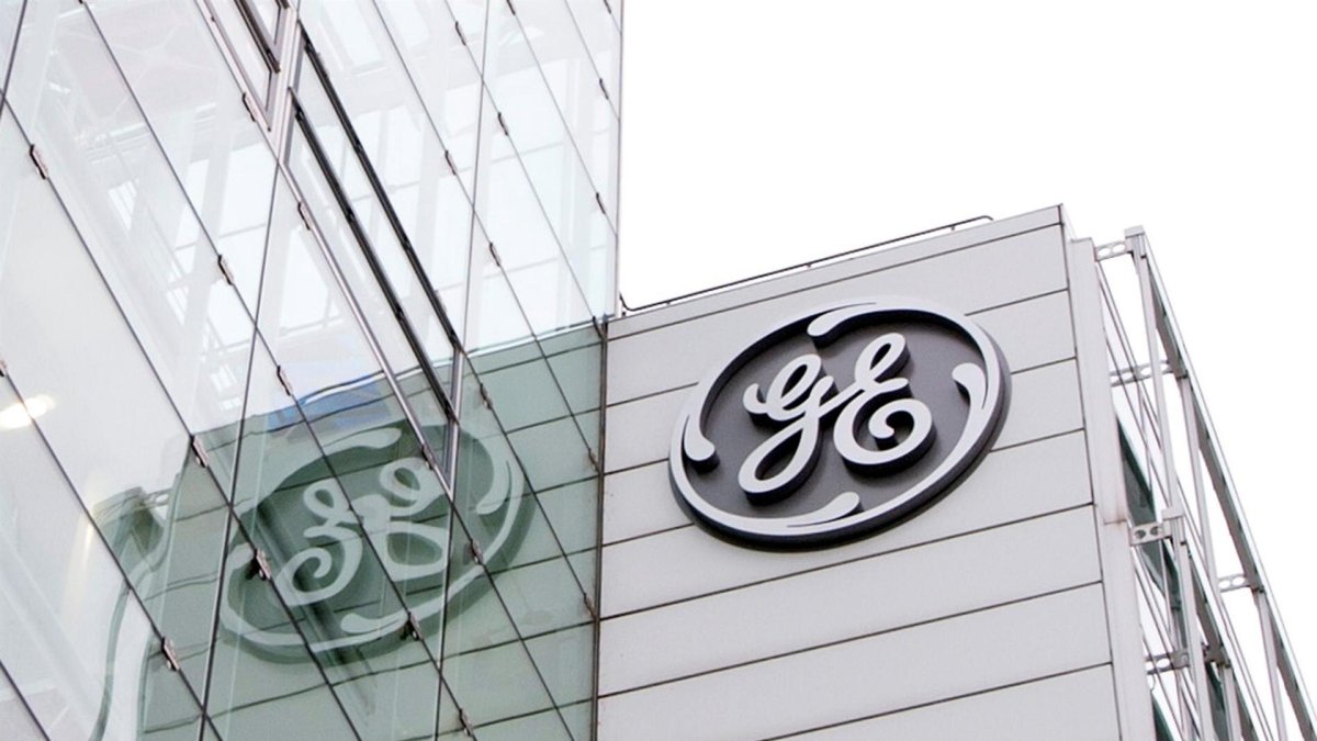 GE, que lleva años sometida restructuraciones y ya ha separado otras áreas, planea dar salida al negocio de salud en 2023 y al de energía en 2024, tras lo que pasará a ser una compañía sólo de aviación, según indicó en un comunicado.