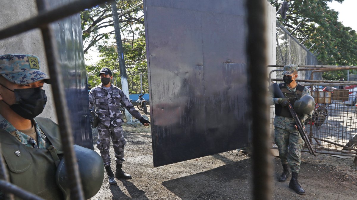Este martes inició un operativo de control desde las 04:00 hasta las 13:00, luego de la confirmación de un privado de libertad fallecido. No se encontró armas de fuego.