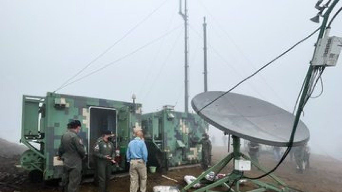Inspección. El ministro de Defensa llegó a la zona del radar el lunes.