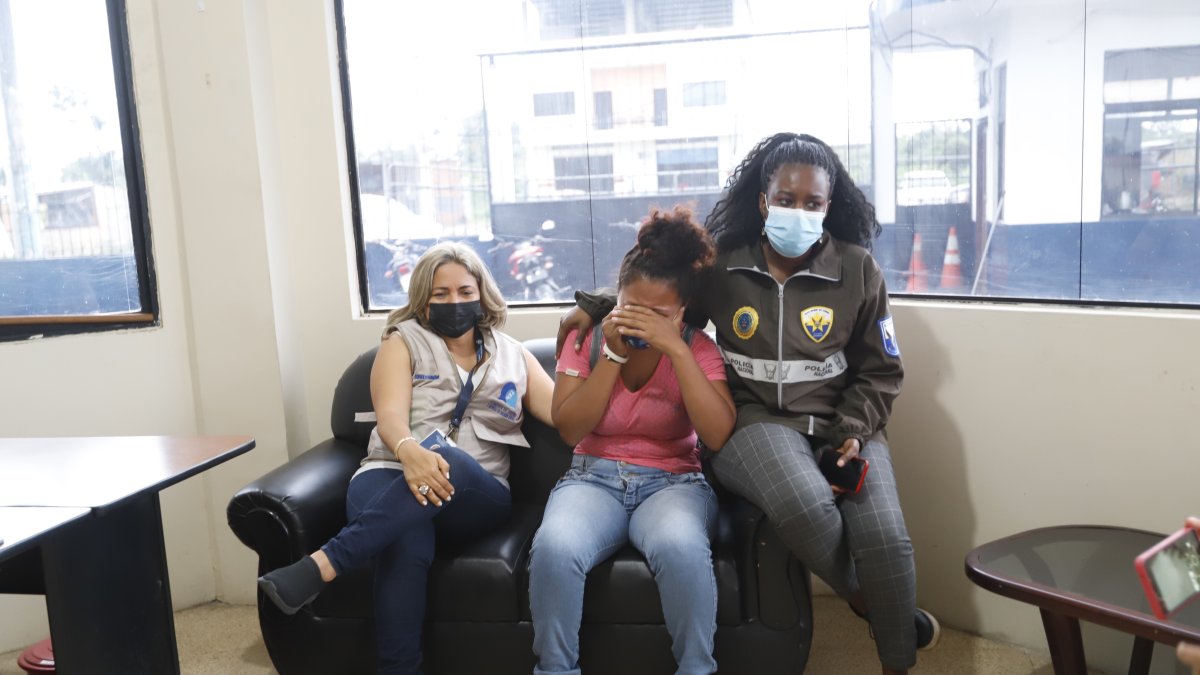 Dolor. La madre de los niños vive en Esmeraldas.