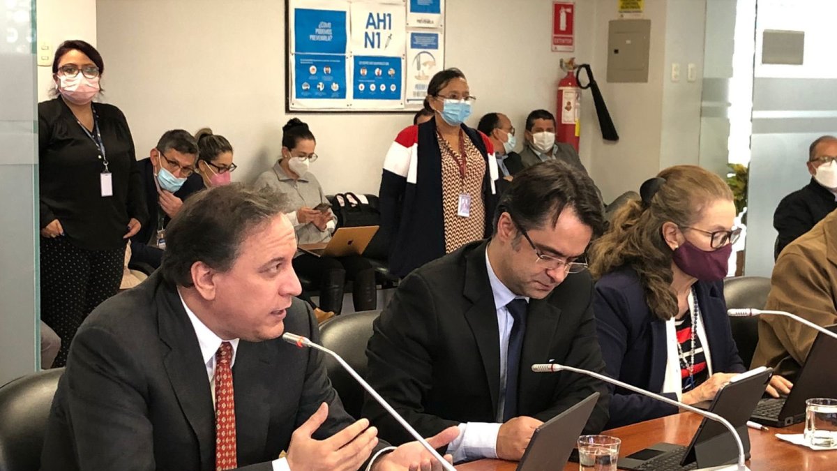 El ministro de Economía y Finanzas, Simón Cueva, durante su comparecencia en la Asamblea Nacional.
