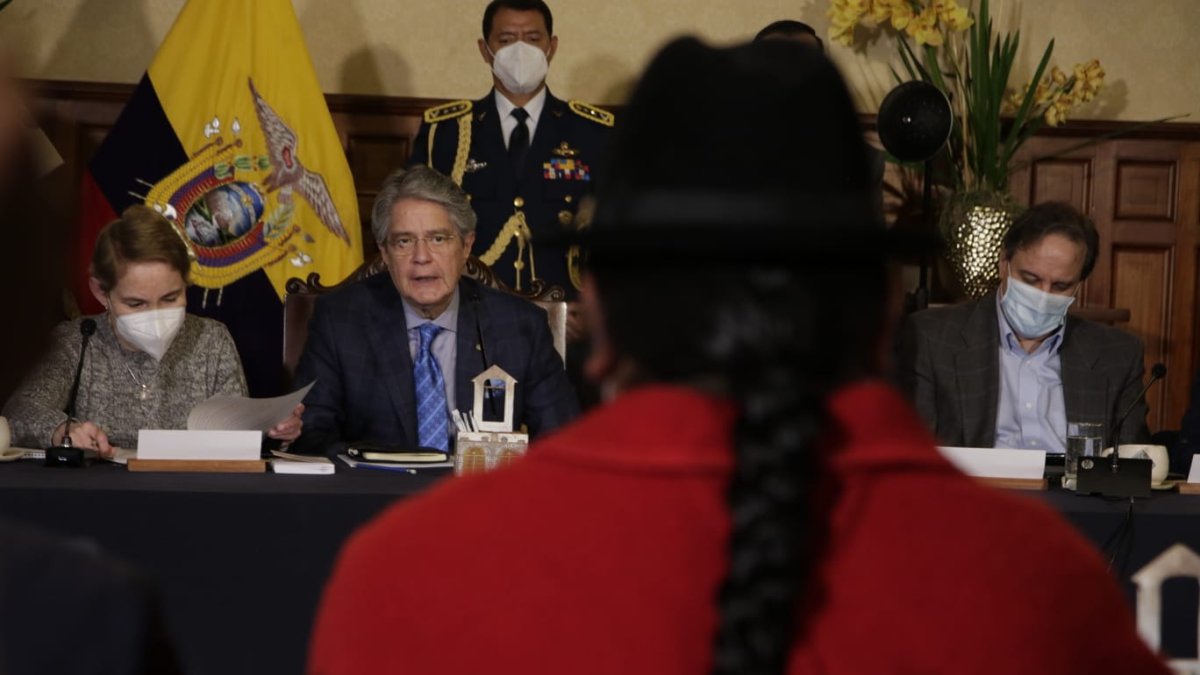 La reunión inició a las 11:00 de este 10 de noviembre.