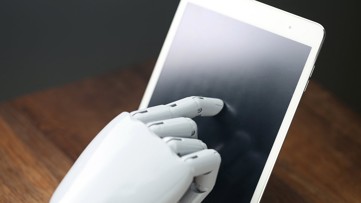 Cibernexos. La IA está cada vez más presente en nuestros dispositivos, algo que a futuro sería un riesgo.