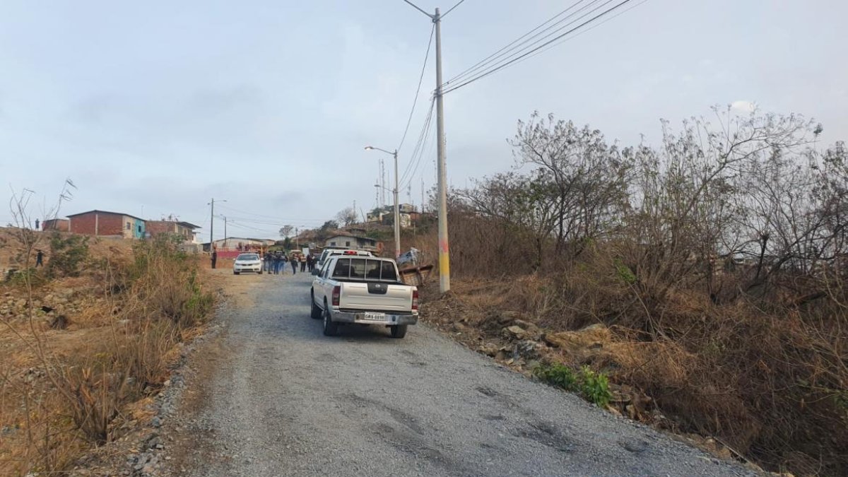 La madrugada se hoy jueves 11, fueron hallados 2 personas dentro de un vehículo en el sector Las Cabras de Durán