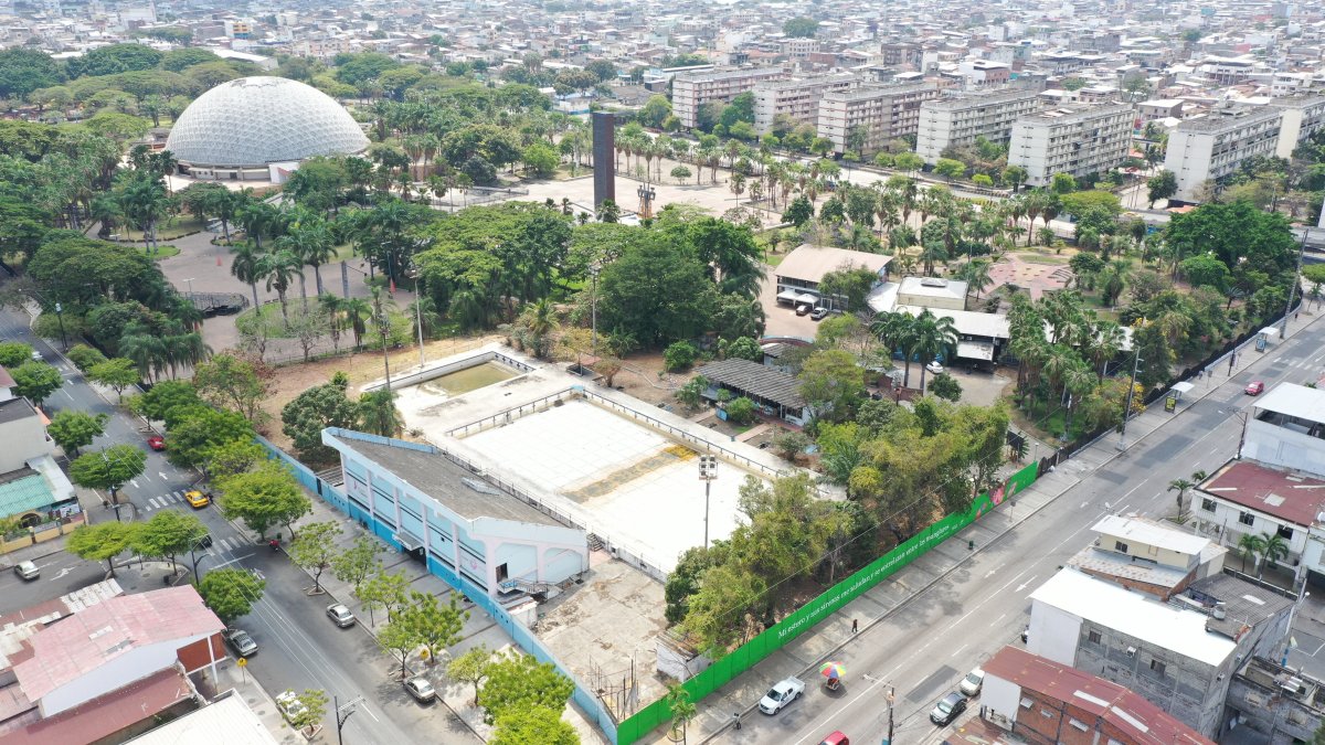 El parque forestal visto desde el lado de las calles Venezuela y Guaranda, en el sur de la ciudad.