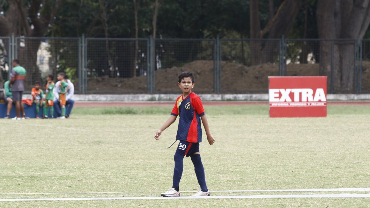 Alessandro Mina marcó en su último partido. Sueña con jugar en Barcelona y el PSG.