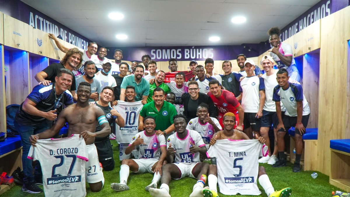 El plantel de Guayaquil Sport celebró en la última fecha la permanencia en la Serie B.