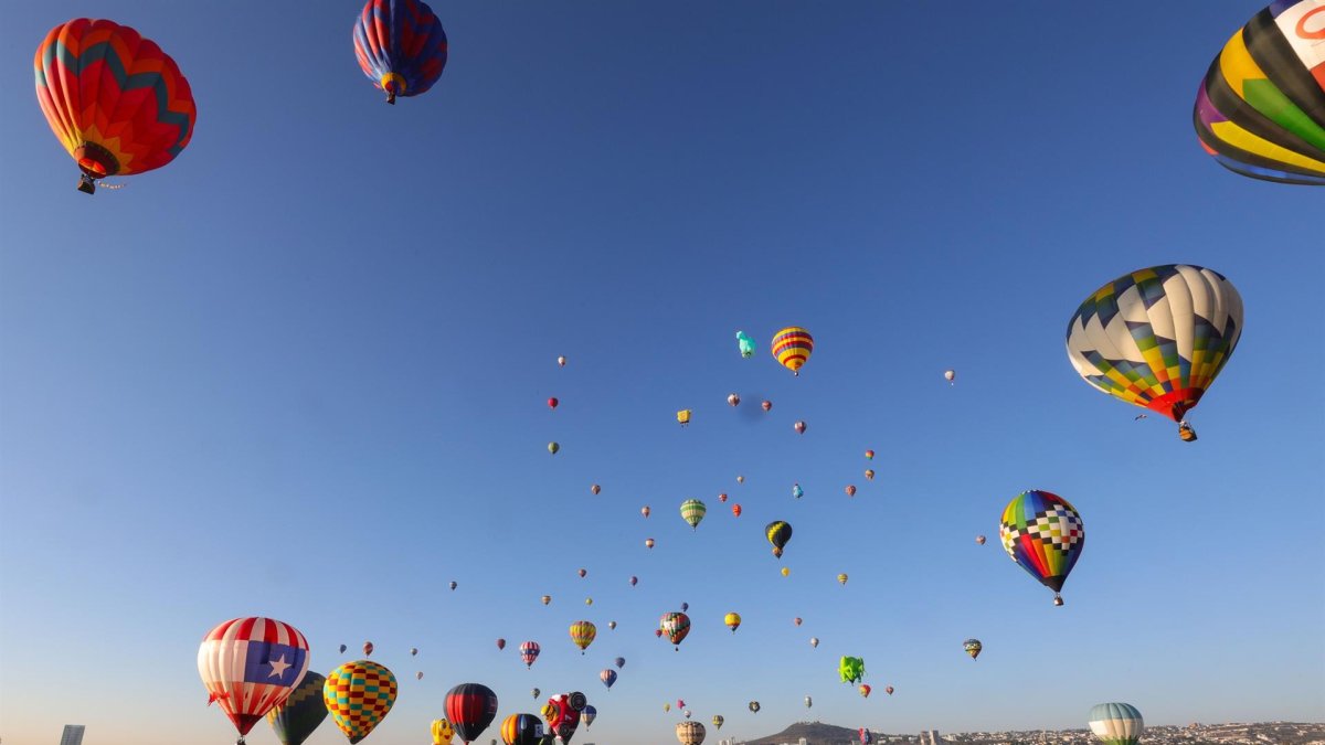 Vista hoy del primer día de actividades del Festival Internacional del Globo (FIG), en la ciudad de León, estado de Guanajuato (México).