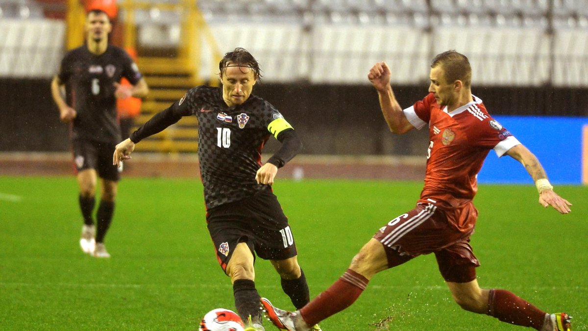 Luka Modric (c), pieza clave en la clasificación del conjunto croata.