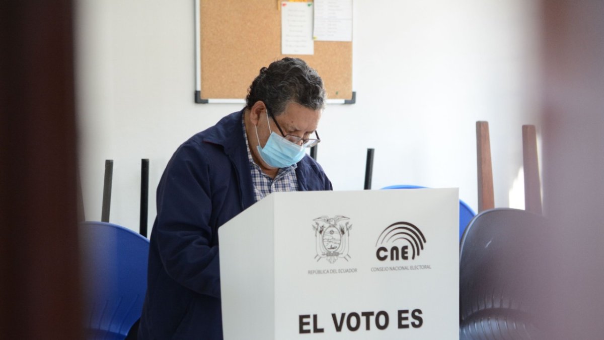 Los ecuatorianos deberán acudir nuevamente a las urnas el próximo 20 de agosto