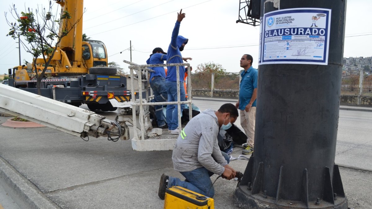 Control. Una de las vallas que el Cabildo clausuró y retiró.