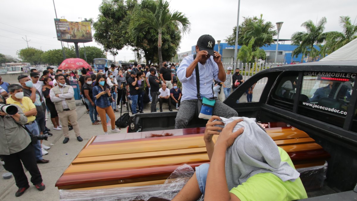 Familiares acuden hasta la Policía Judicial para obtener noticias de sus allegados, tras la muerte internos en la Penitenciaría.