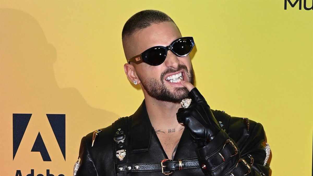 Maluma fue galardonado con el premio de mejor artista latino.