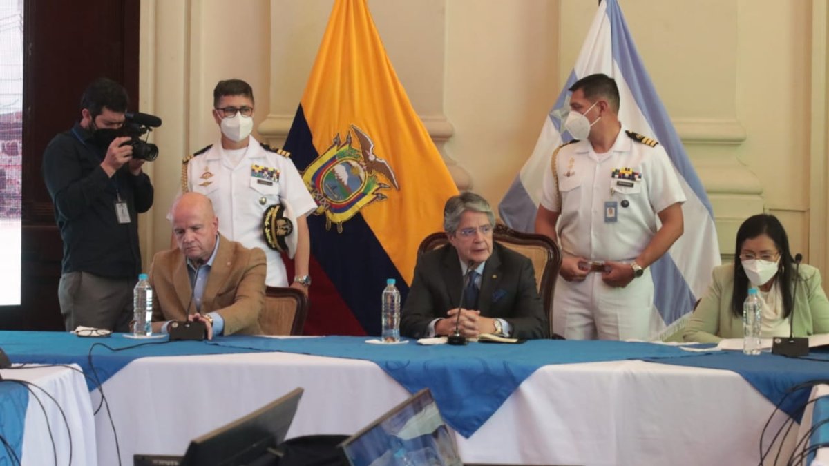 El presidente Lasso encabeza el gabinete de crisis en la Gobernación del Guayas.