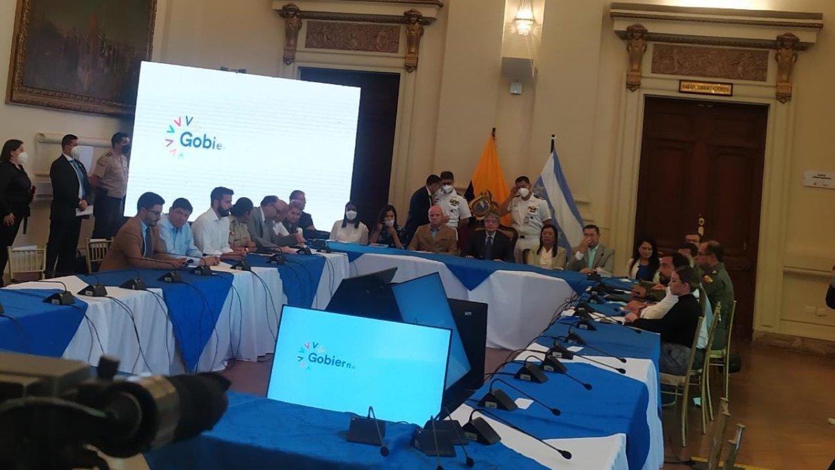 El presidente Lasso junto a otras autoridades leyó el Acuerdo Nacional por la Crisis Carcelaria.