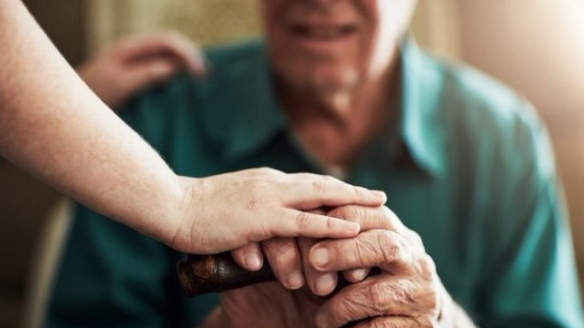 El oficio de cuidar a personas vulnerables sufre explotación hasta en países como EEUU. 