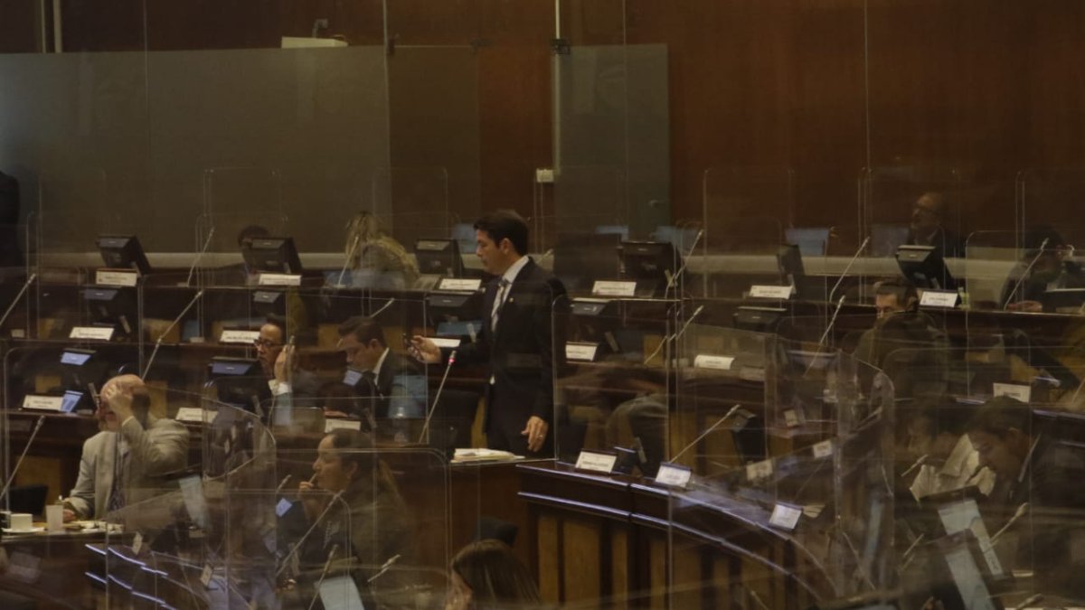 El asambleísta Francisco Jiménez defendió la propuesta del Gobierno y aseguró que no se puede desconocer que la economía del país tiene un problema.