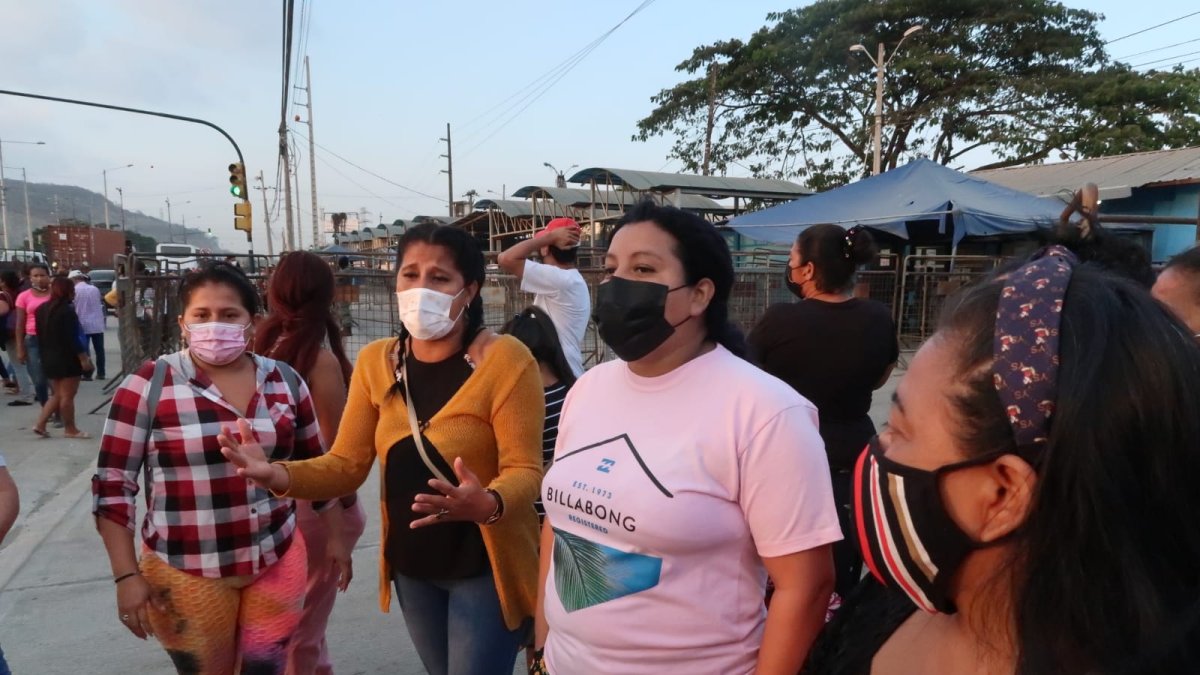 Afuera de la Penitenciaría, familiares de los reos exigen hasta hoy información.