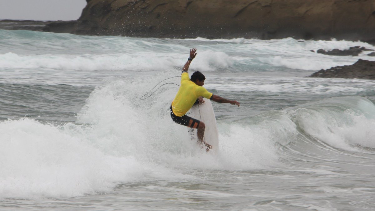 Jonathan Zambrano, más conocido como el Gato Chila, realiza la maniobra clave para obtener el campeonato.