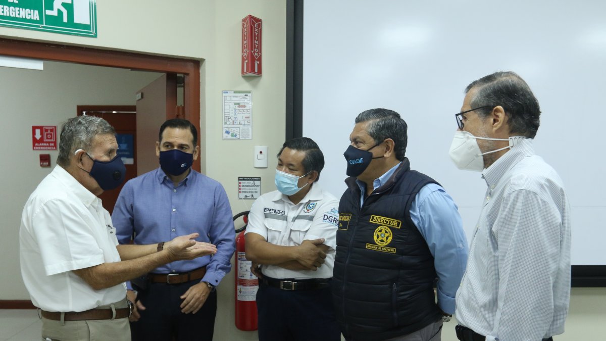 Tarea. Autoridades del Municipio de Guayaquil organizan el simulacro.