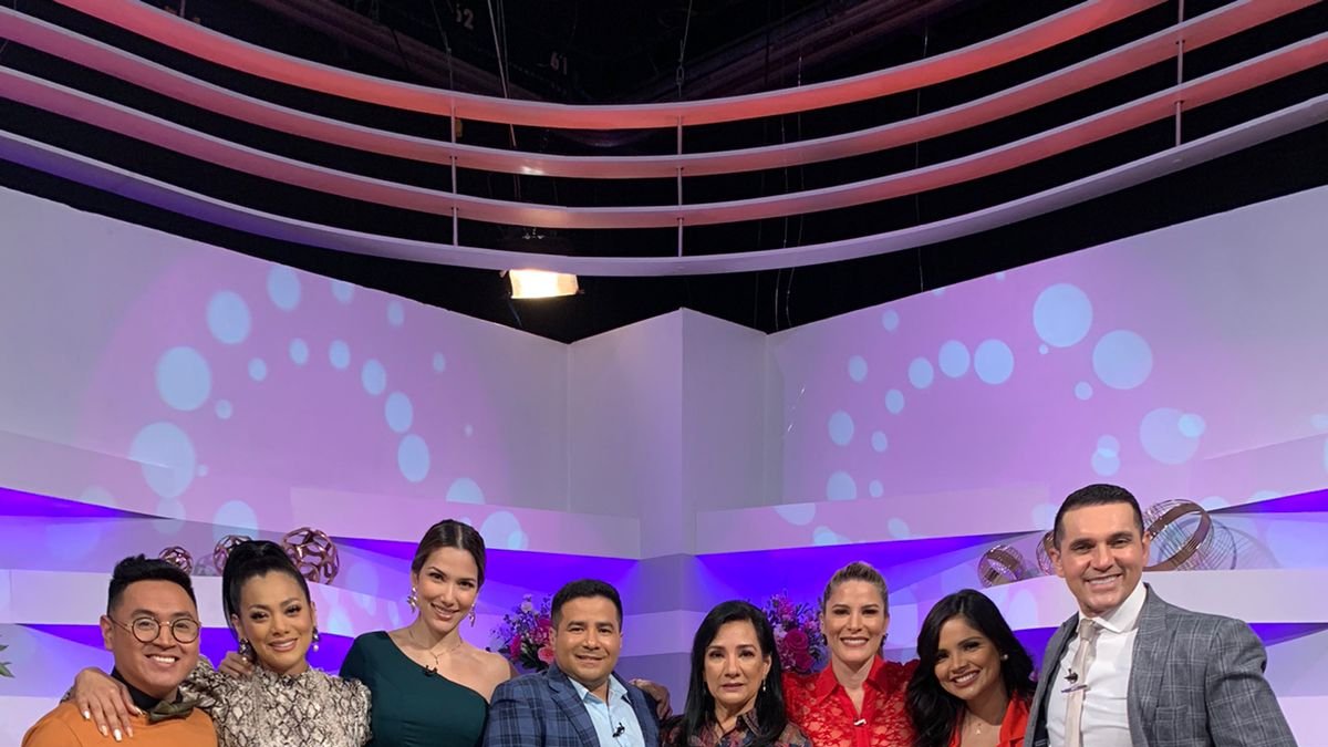 Con el equipo del programa 'En contacto'.