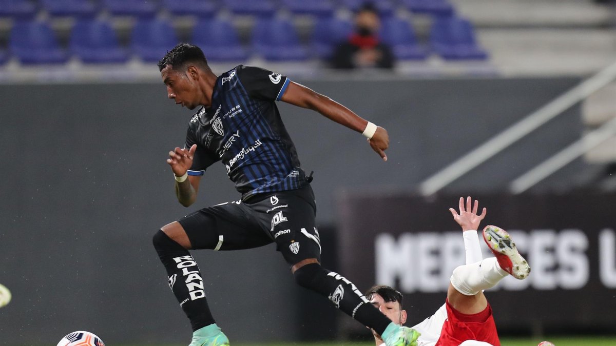 Bryan García (i) de Independiente del Valle, en una fotografía de archivo.