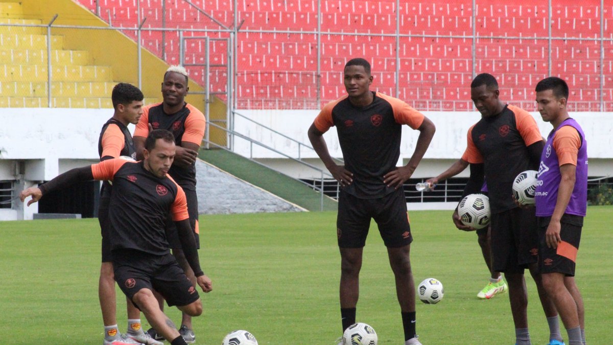 El equipo oriental se enfocó en los trabajos con pelota quieta, de cada al partido ante Macará.