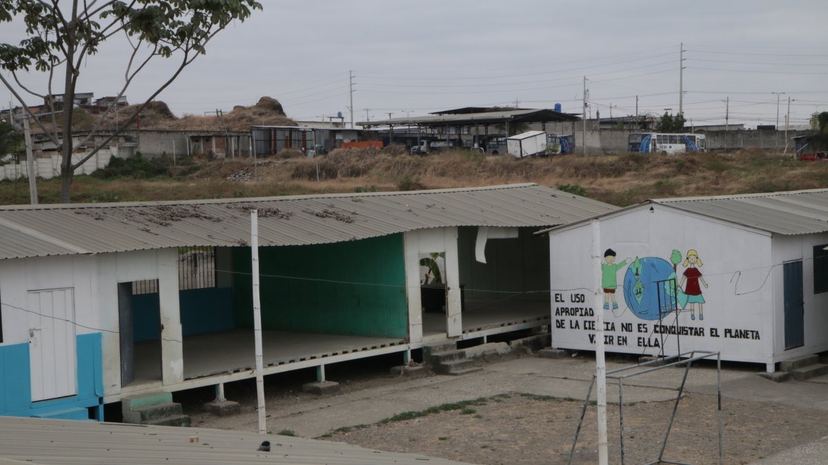 RECORRIDO POR LA UNIDAD EDUCATIVA JULIO ESTRADA ICAZA EN LA COOPERATIVA TRINIDAD DE DIOS EN MONTE SINAI PERIODISTA : MARTHA TORRES FECHA :15/11/2021 Agencia (ag-extra)