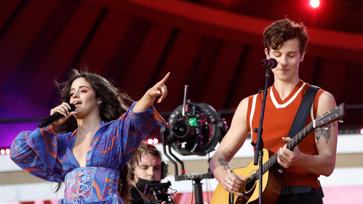 Mendes, de 23 años y Cabello, de 24, se conocen desde hace al menos seis años cuando lanzaron juntos su primera colaboración musical, 