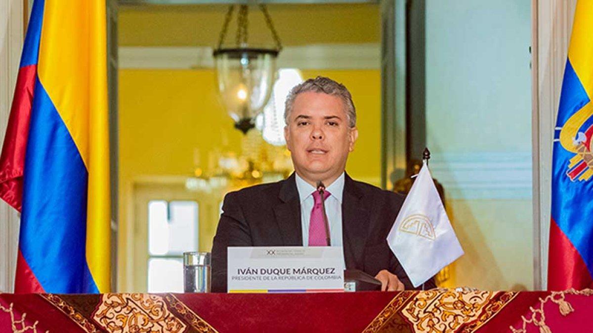 Iván Duque se declaró consternado por la actuación de una escuela de Policía de su país. Aqui aparece en una cumbre andina reciente.