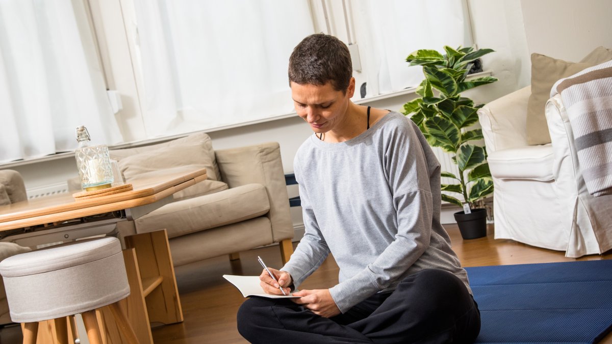 Registrar los buenos momentos en una especie de diario de agradecimiento es recomendable.