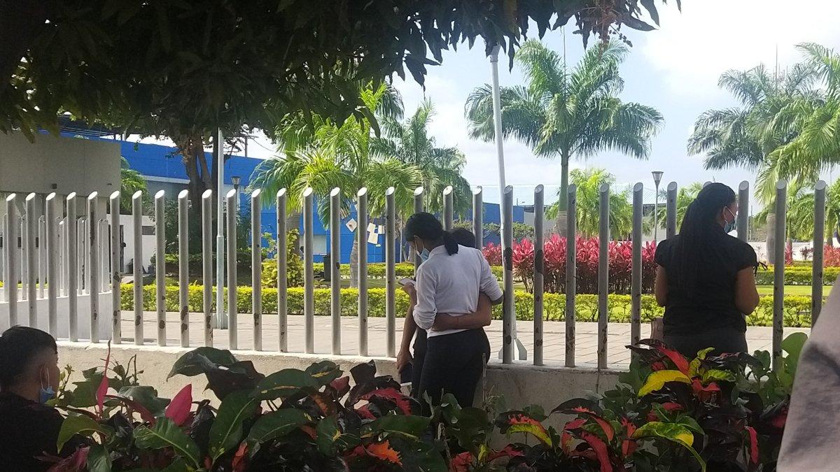 Las afueras del Laboratorio de Criminalística y Ciencias Forenses de Guayaquil.