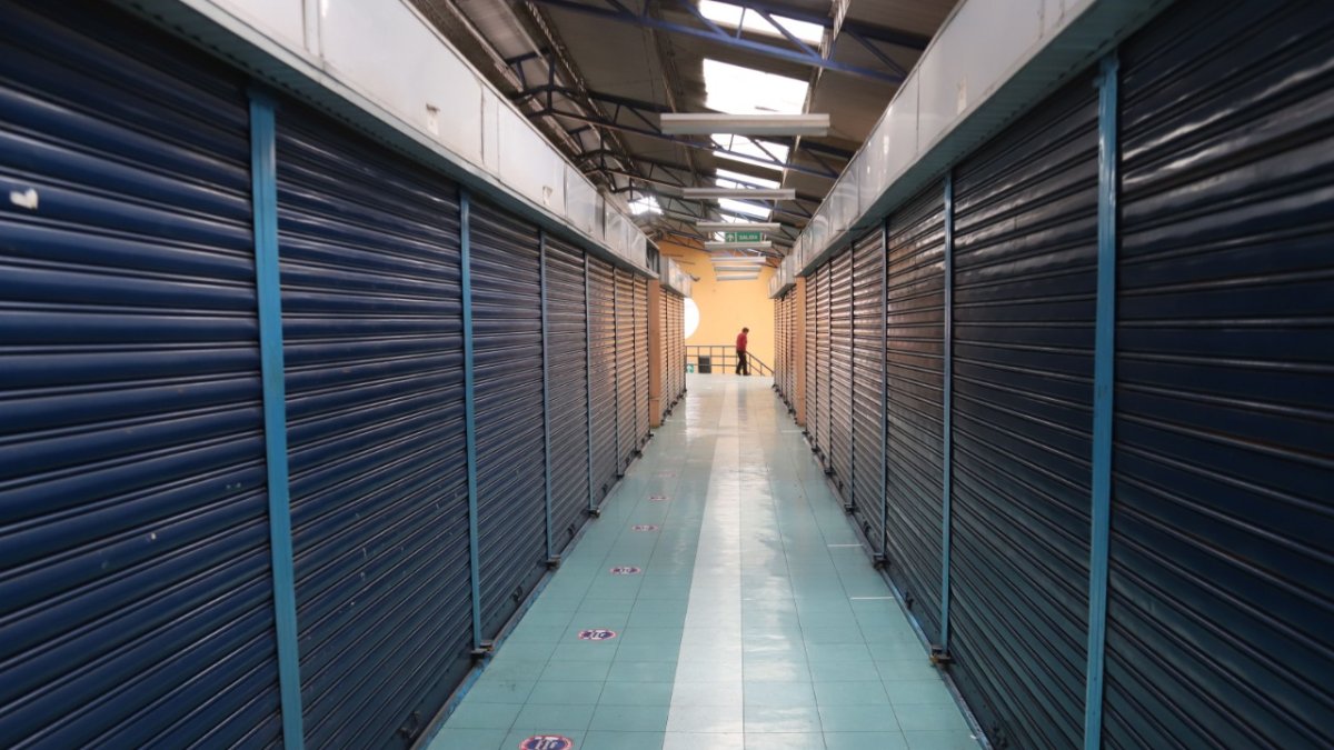 Abandono. El Centro Comercial La Merced luce casi completamente vacío. Allí se busca reubicar a 112 comerciantes.