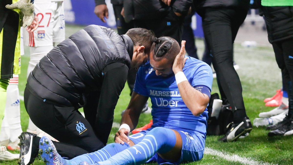 Payet fue conectado con un botellazo de parte de los hinchas del Lyon.