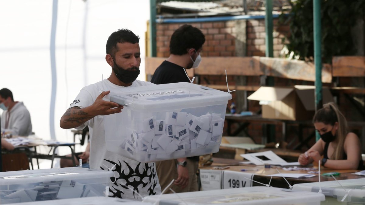 Chile realiza el conteo de votos.
