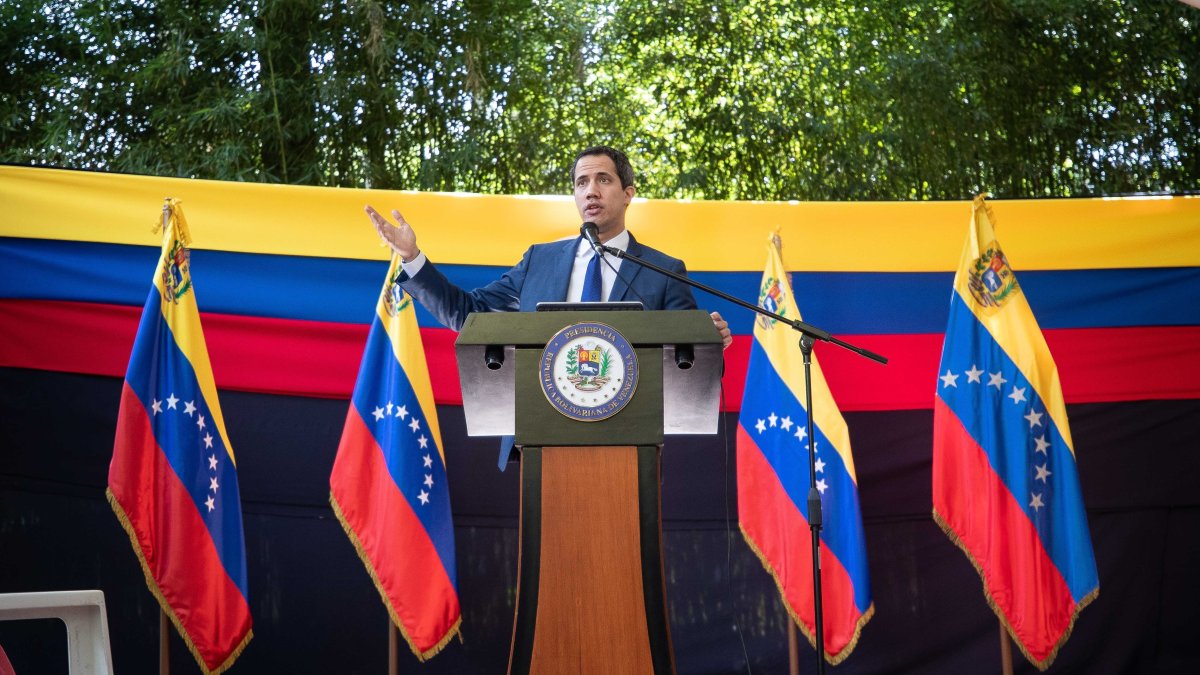 Luego de los comicios del domingo, el líder opositor venezolano Juan Guaidó, llama a los opositores a reconstruir una 