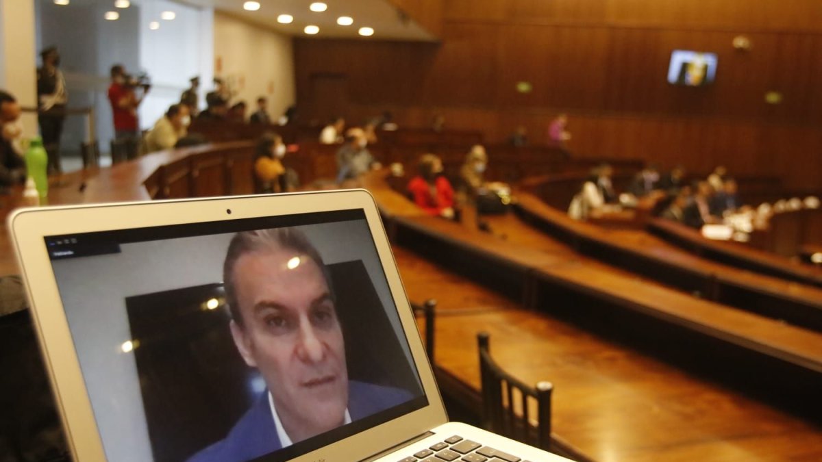 Cita. Desde EE. UU., José Serrano, exministro del Interior de Rafael Correa, compareció ante la Comisión de Fiscalización en diciembre por el caso Isspol.