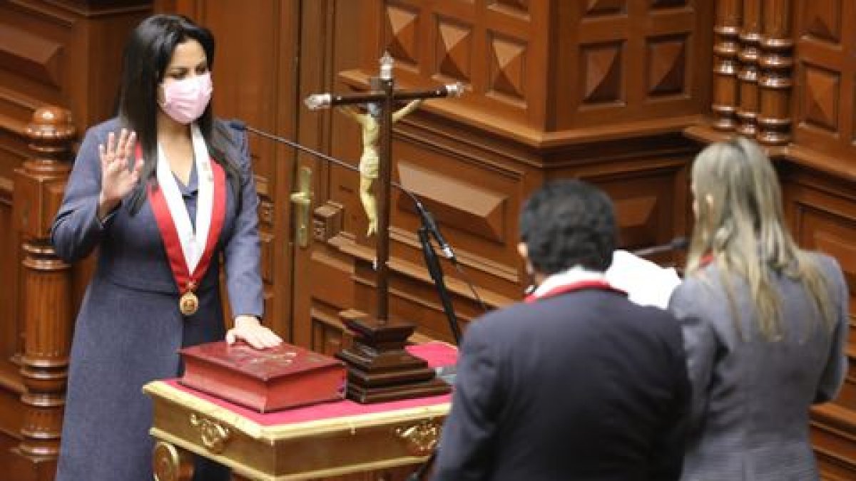 Patricia Chirino es la tercera vicepresidenta del Parlamento. Aquí cuando fue posesionada como tal