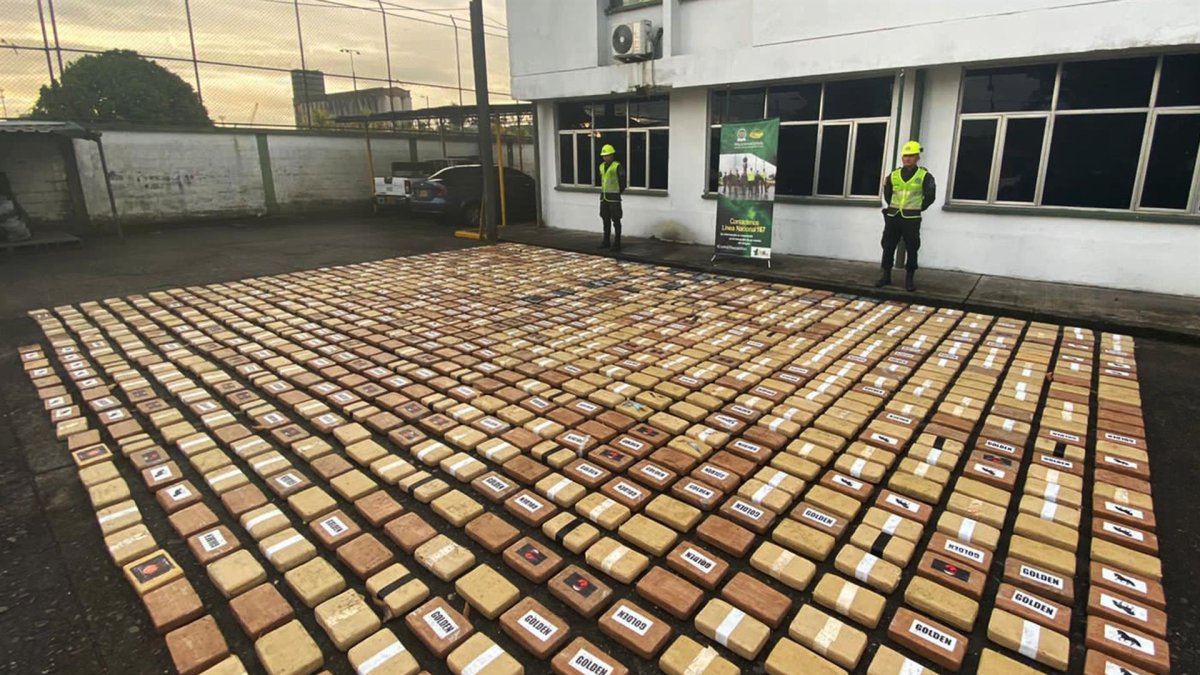 Referencial: Fotografía cedida el 17/11/2021 por la Policía Nacional de Colombia, que muestra los paquetes de droga decomisados por las autoridades colombianas en Buenaventura (Colombia).
