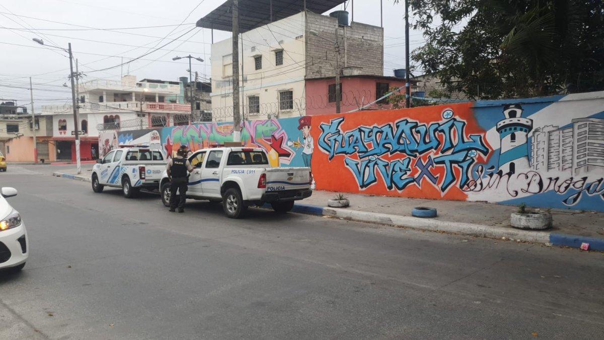 Agentes de la Policía Nacional realizaban labores en el sitio del suceso.